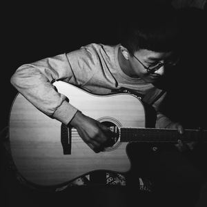 夫妻夜里看的AV
