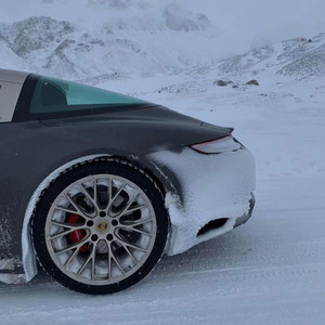 夫妻夜里看的AV
