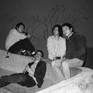 夫妻夜里看的AV
